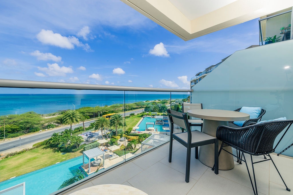 1BApt-Azure524 - Beachfront 1BR Suite with Sunset Balcony