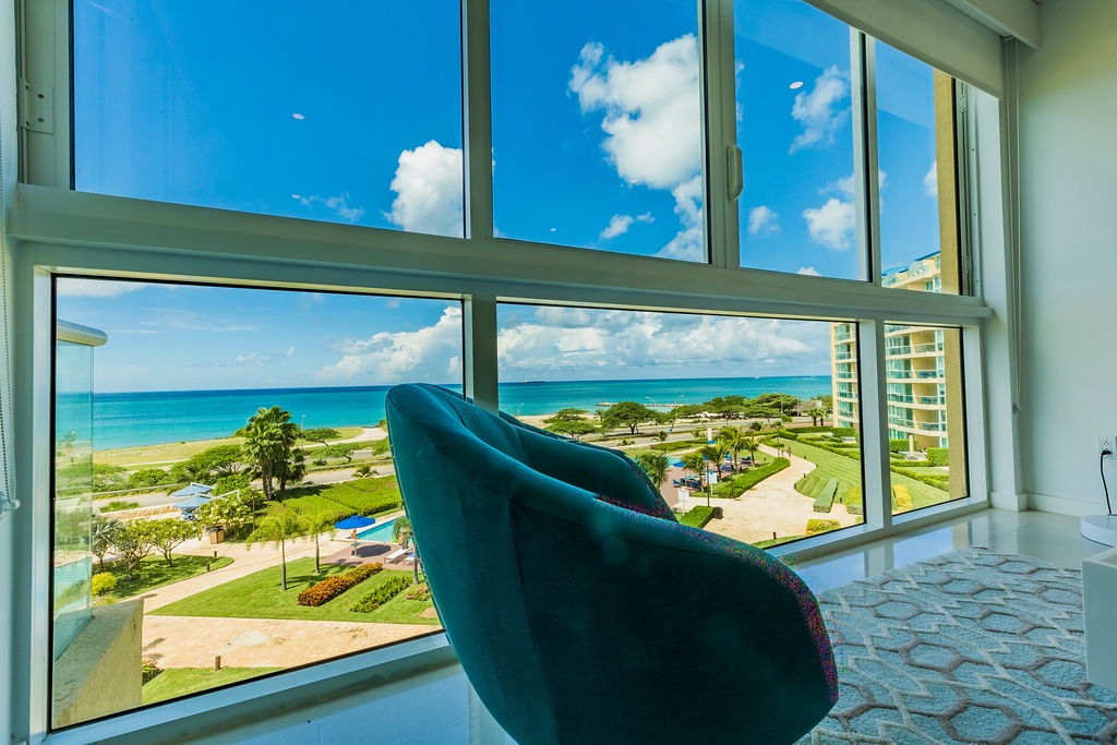 2BS-Blue425 - Oceanfront Paradise Condo for 6.