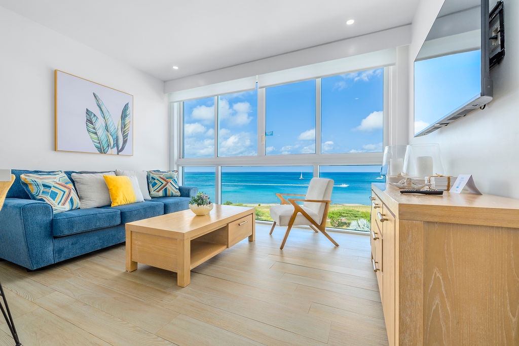 1BSTD-Blue635 - Eye Catching, Glamorous and Modern