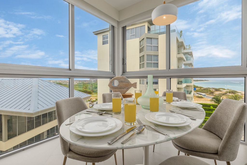 Start your mornings with fresh orange juice and stunning ocean views from your bright dining nook.