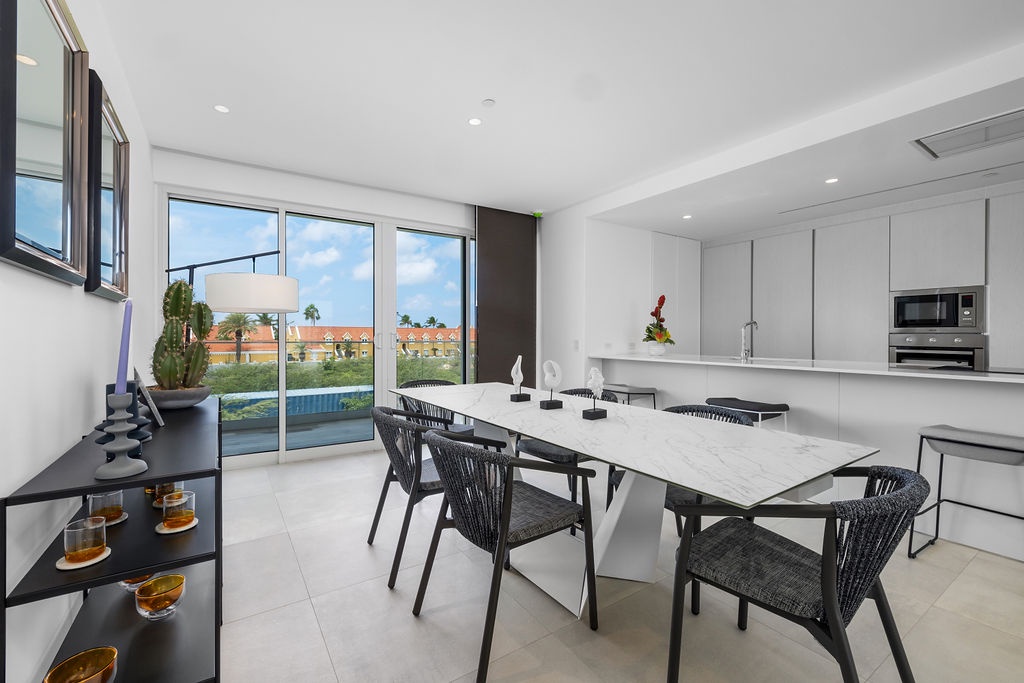 A360.W11 - Condo Suite at Eagle Beach - Luxury & Comfort by the Sea