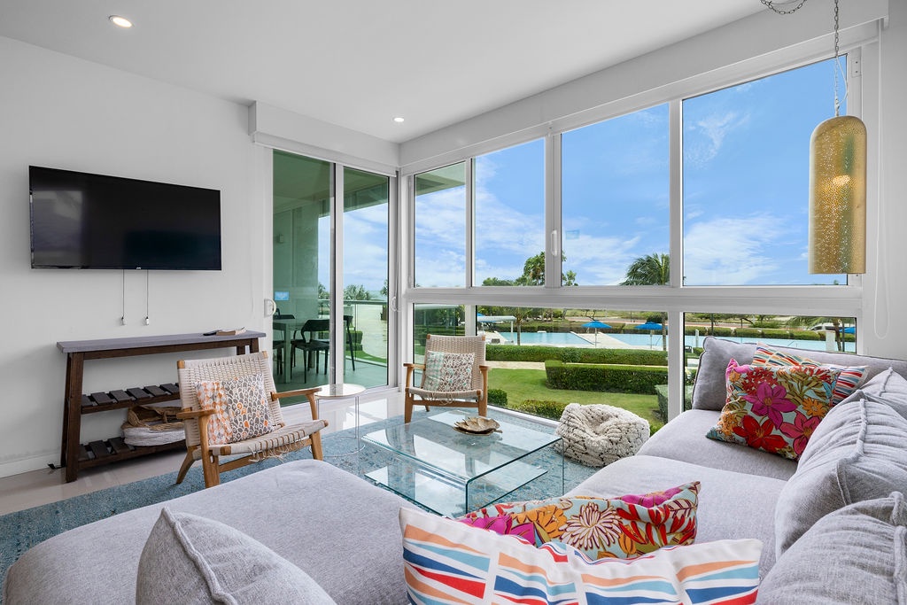 3BS-Blue221 - Aqua means Vitamin Sea is around the corner!