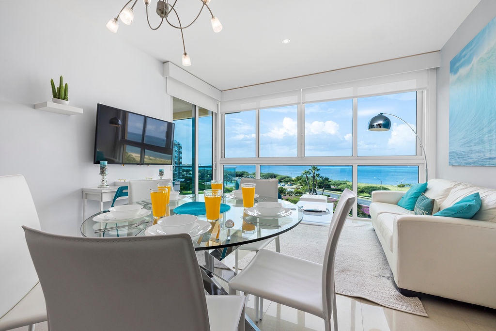 2BS-Blue415 - Amazing sunsets from a relaxing blue condo décor