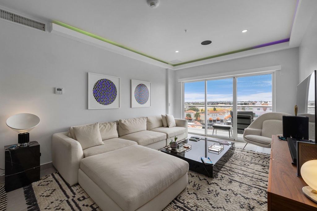 HH-2Bdr613 - Oceanfront Luxury: Modern 2BDR Apartment with Stunning Views