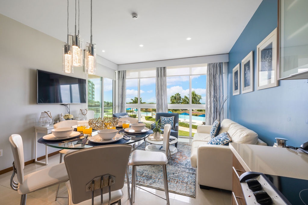 Living room & Dining table