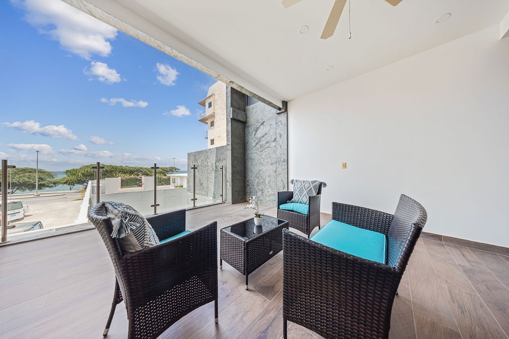 1BS-Coral1G - Modern 1BR Oceanfront Condo in Aruba