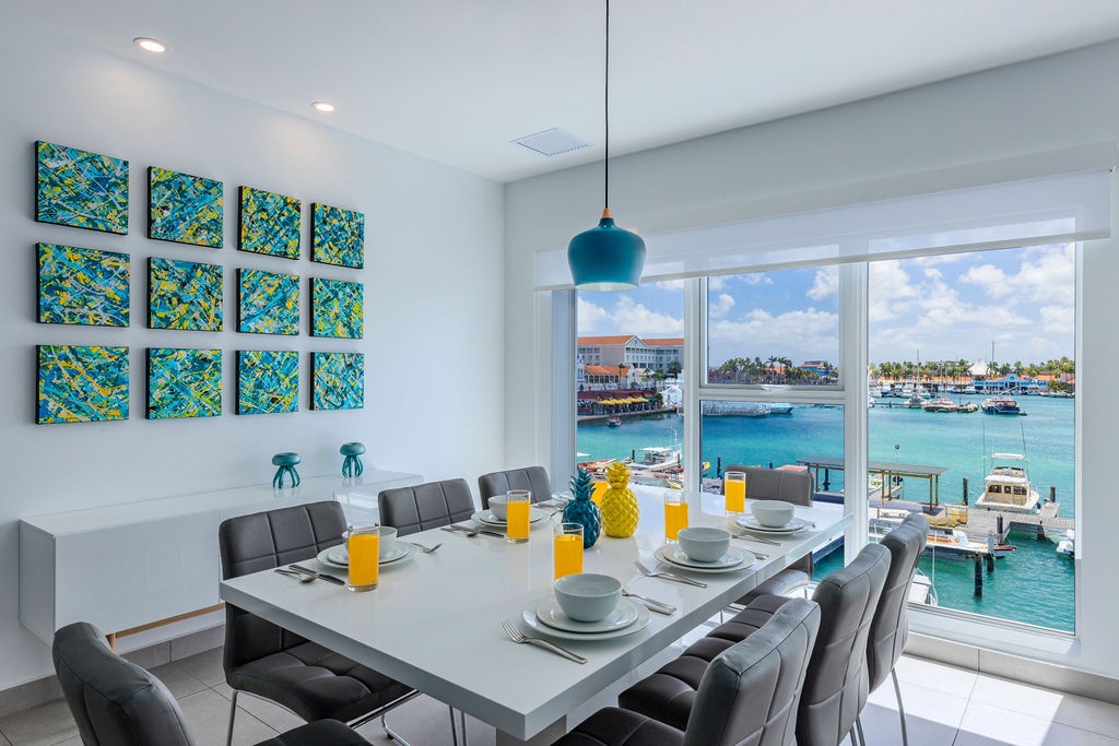 HH-2BS317 - Magnificent Corner Unit with all the Views