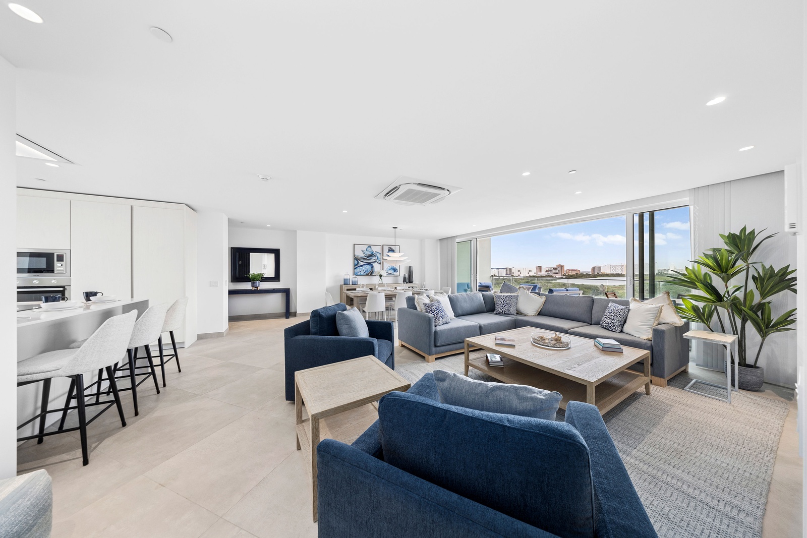 A360.E52 - Luxury Coastal Condo with Panoramic Views of Aruba