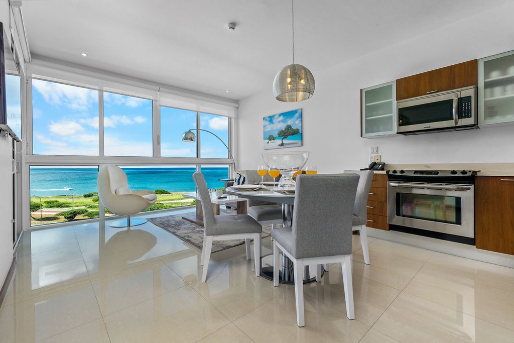 2BS-Blue513 - Bright Colors combined with a Turquoise Ocean View