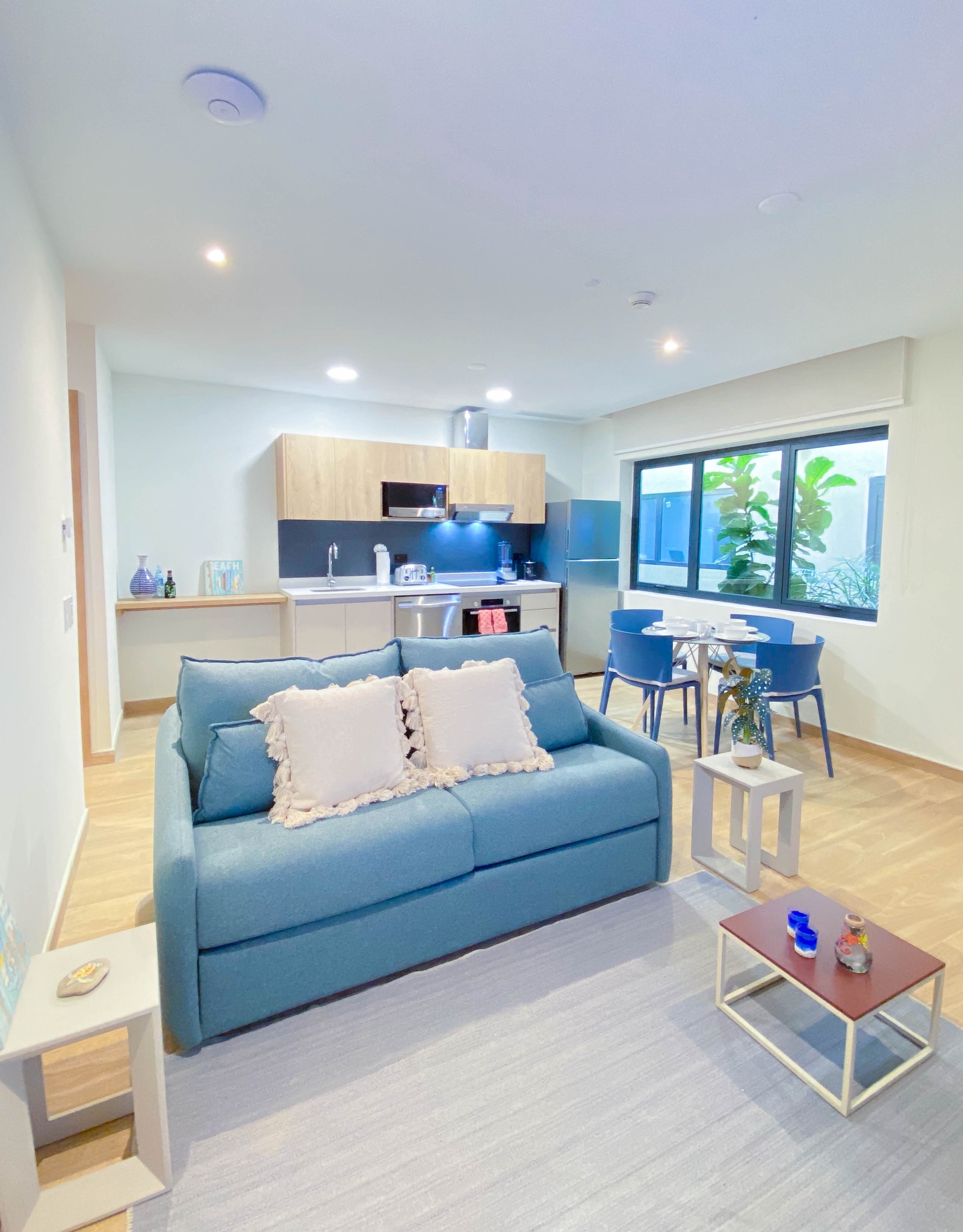 Bonsai107-Ground Floor One-Bedroom Suite with Direct Pool Access – Near Palm Beach