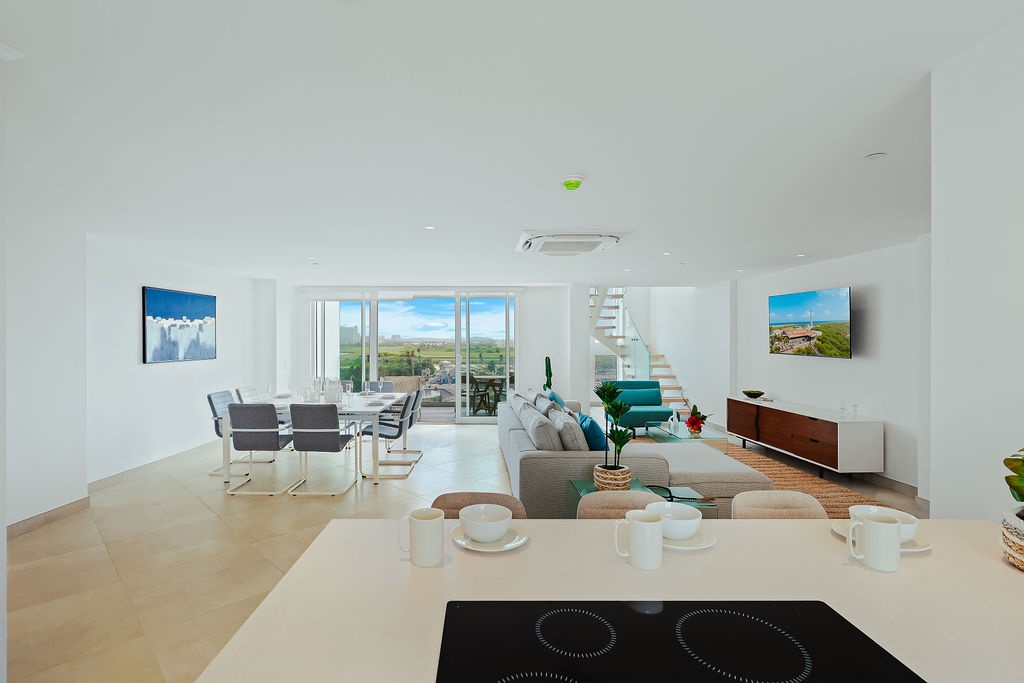 A360.E62- Luxury 3BR Suite with Terrace Near Eagle Beach