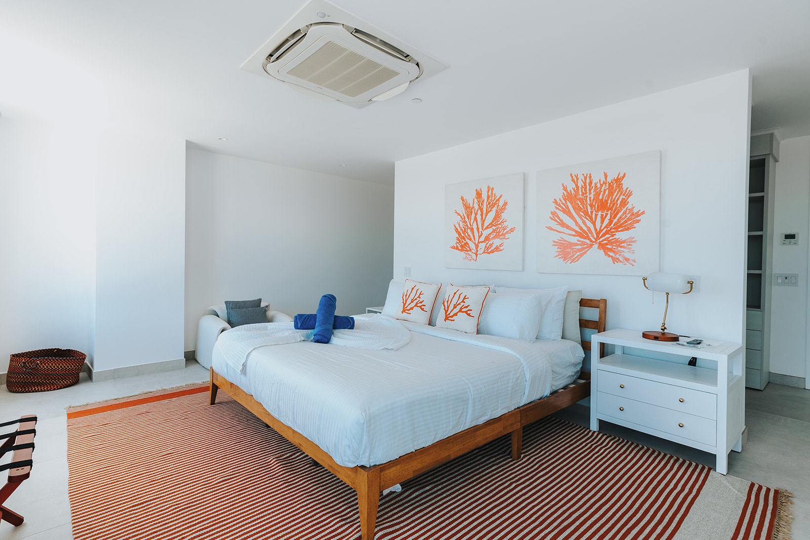 A360.E42 -Chic 3BR Escape Near the Sand, Best Location