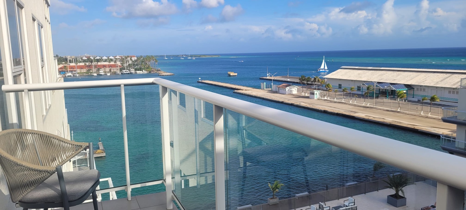 HH-2Bdr610 - BEAUTIFUL, QUIET 2BR Condo with amazing Ocean views