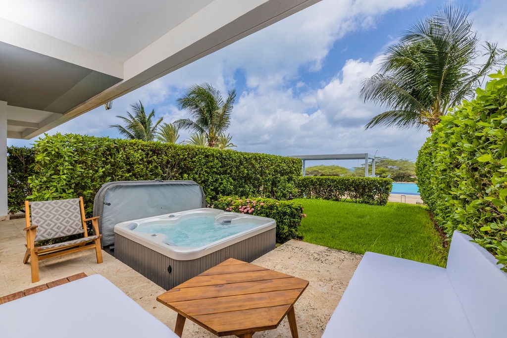 Patio & Private Hot Tub