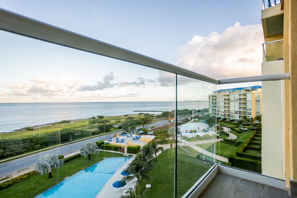 2BS-Blue636 - Ultramodern Beach condo with an accent red energy