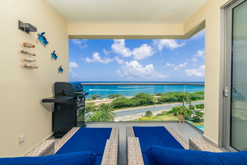 2BS-Azure527- Beautiful Colorful Condo with Panoramic Ocean View