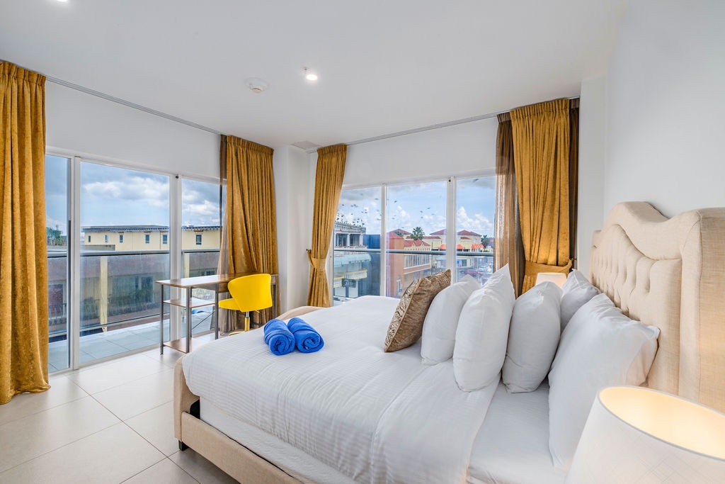 HH-2Bdr321 - Sunny Aruban Oceanfront Apartment!