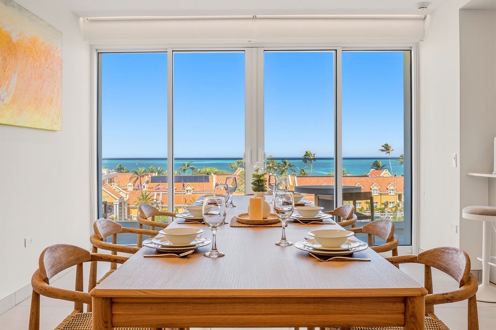 A360.W31 - Tropical Vista 3BR Suite