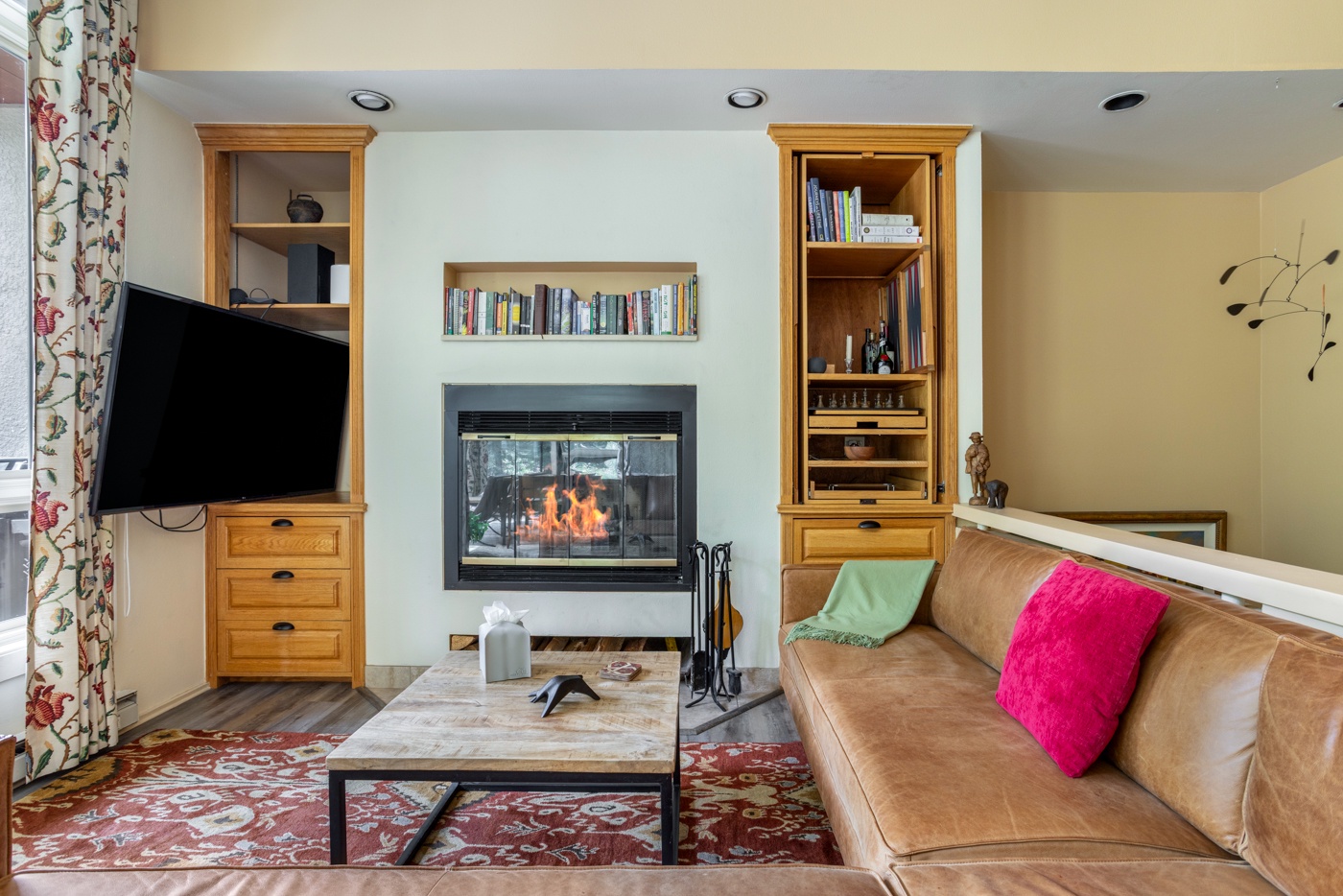 Living Room Fireplace & Coffee Table