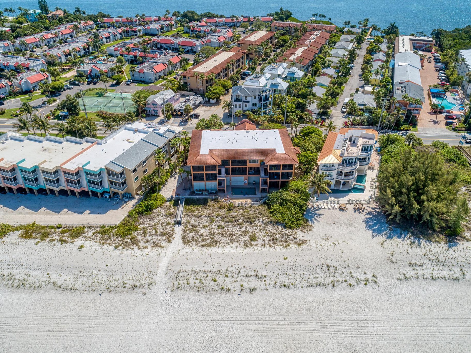 Bradenton Beach Club Bliss-3 Bedroom-2 Bathroom Condo-2 Pools-HotTub-Private Beach Access