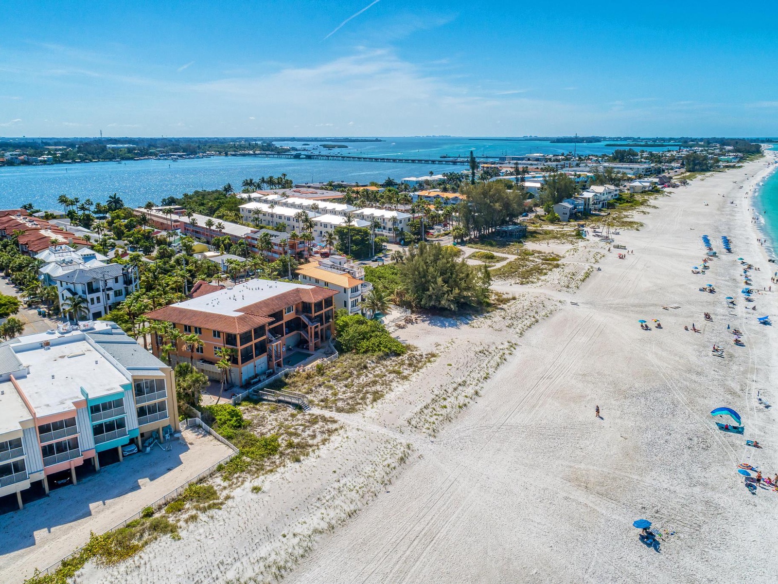 Bradenton Beach Club Bliss-3 Bedroom-2 Bathroom Condo-Elevator-2 Pools-HotTub-Private Beach Access