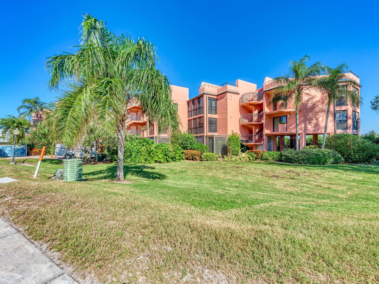 Anna Maria Island Coquina Tropics