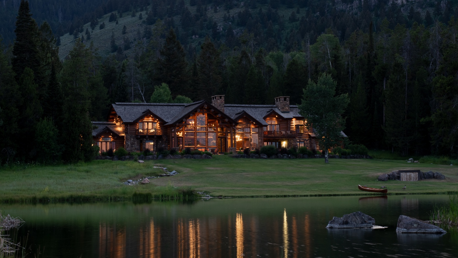 Front Exterior - Phillips Ridge - Jackson, WY - Luxury Villa Rental