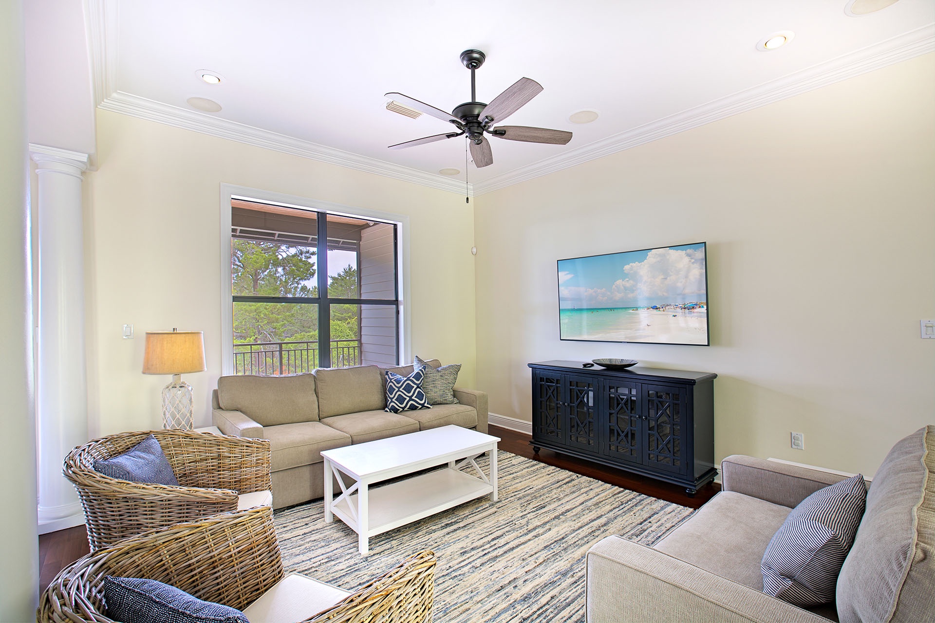 Crawdaddy's Casa Living Room