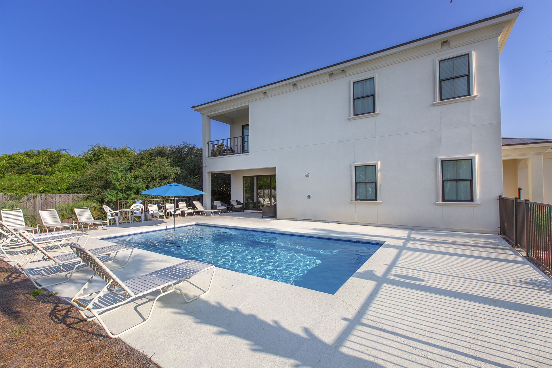 Gulf-Breeze-Pool-Deck