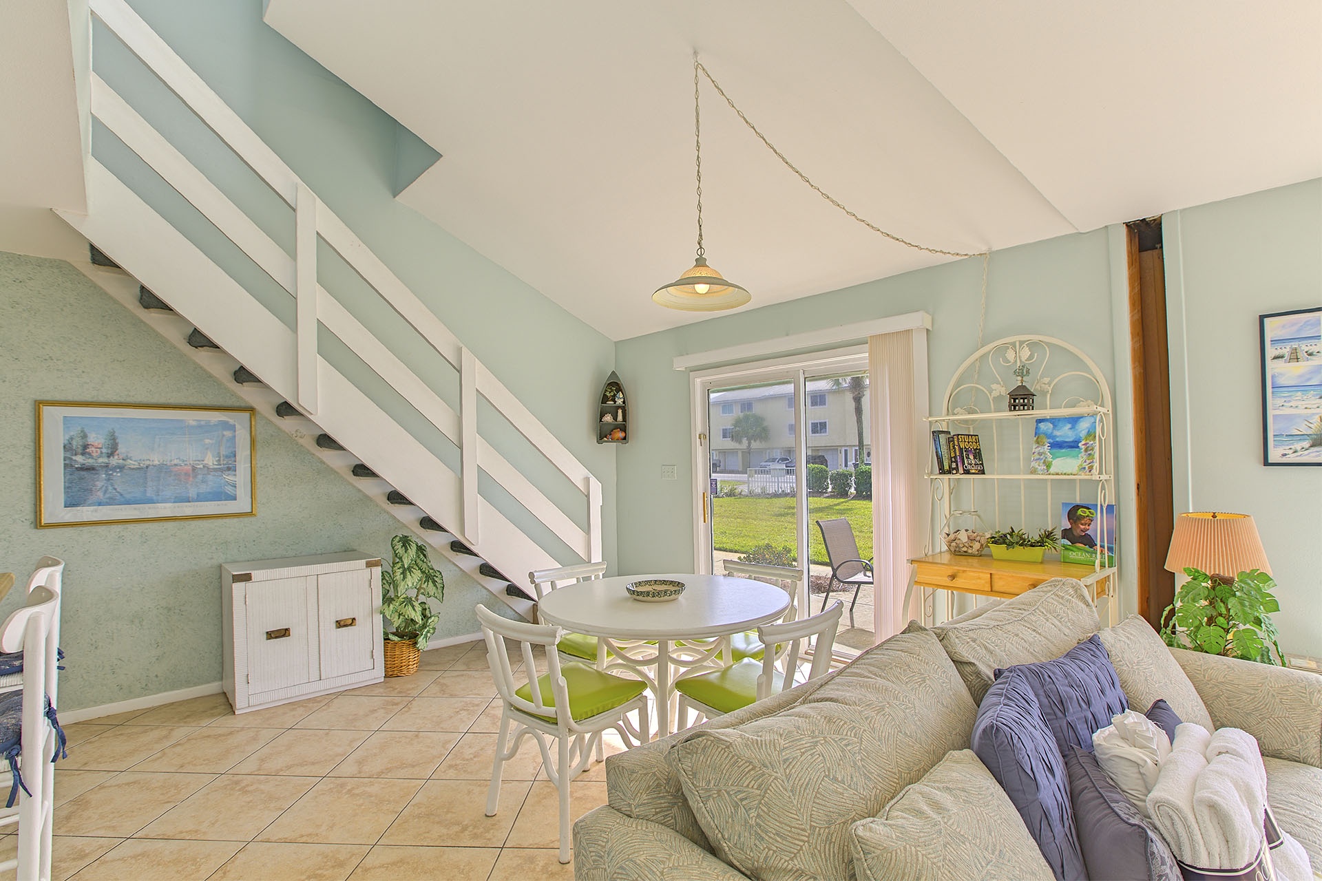 19-Sea-Cabins-1B-Dining