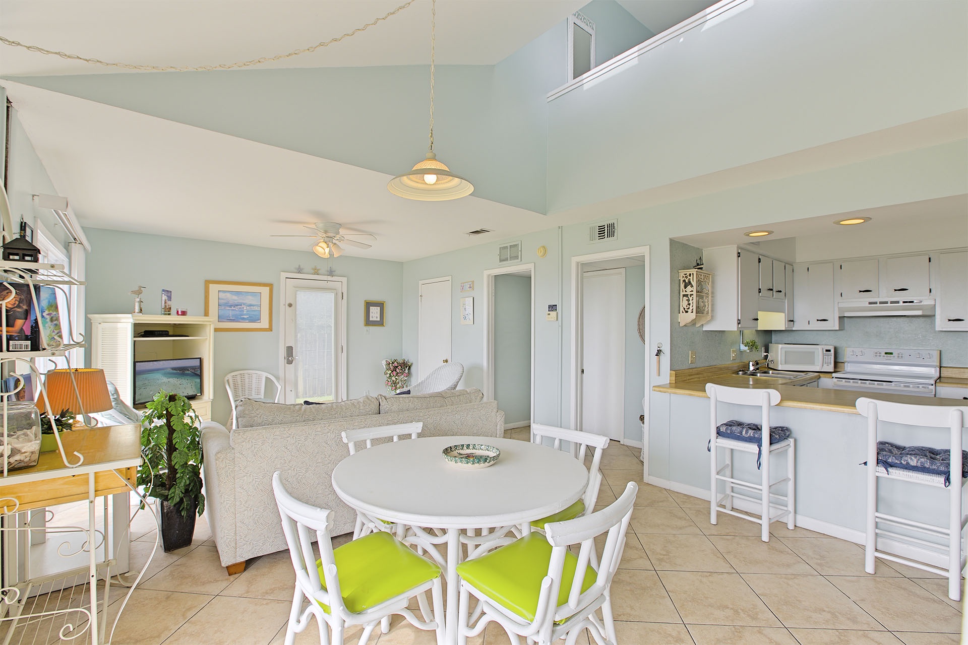 19-Sea-Cabins-1B-Dining-Alt