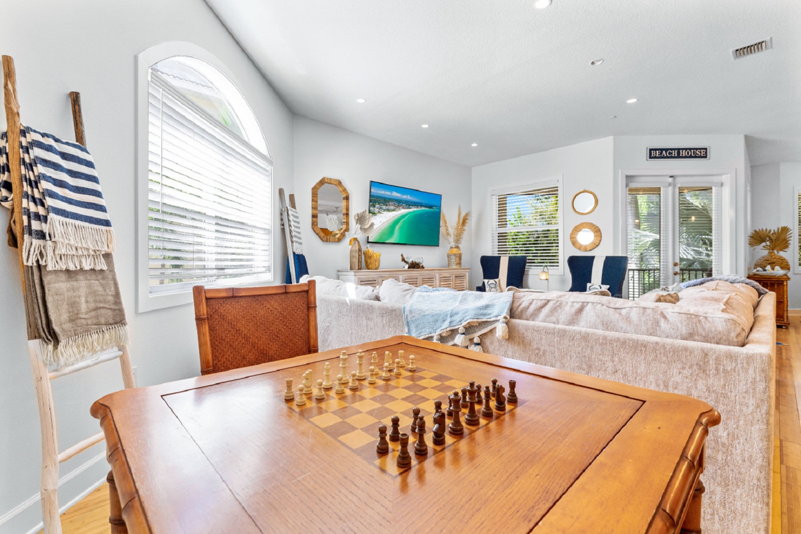 Off the Hook | Photo 16