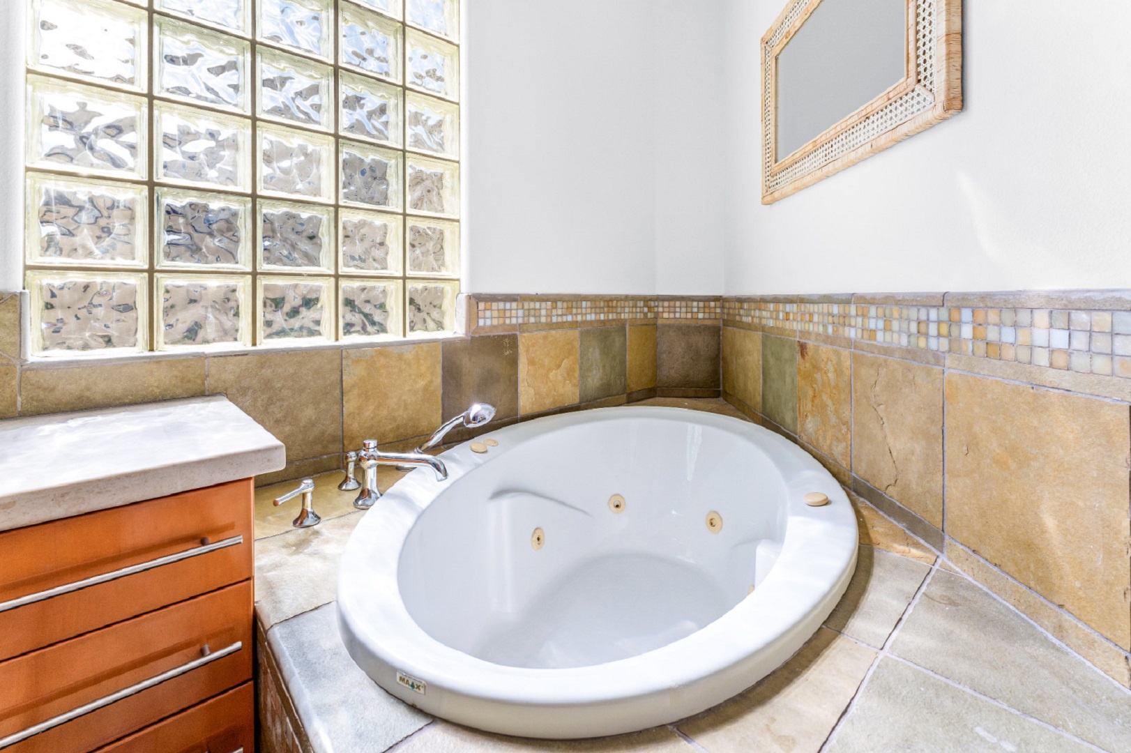 Off the Hook | Photo 25