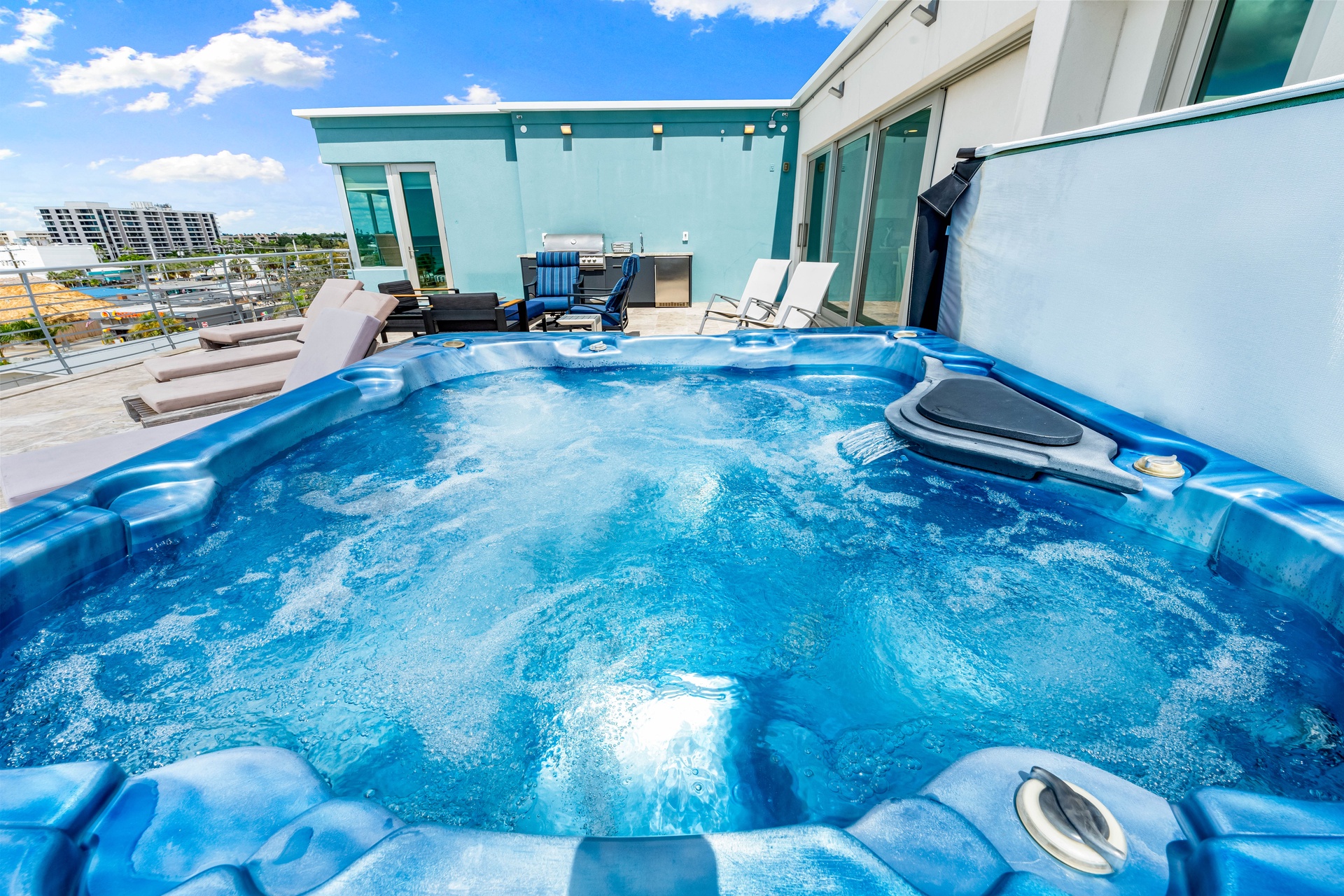 Beach House Residence - Penthouse | Photo 42