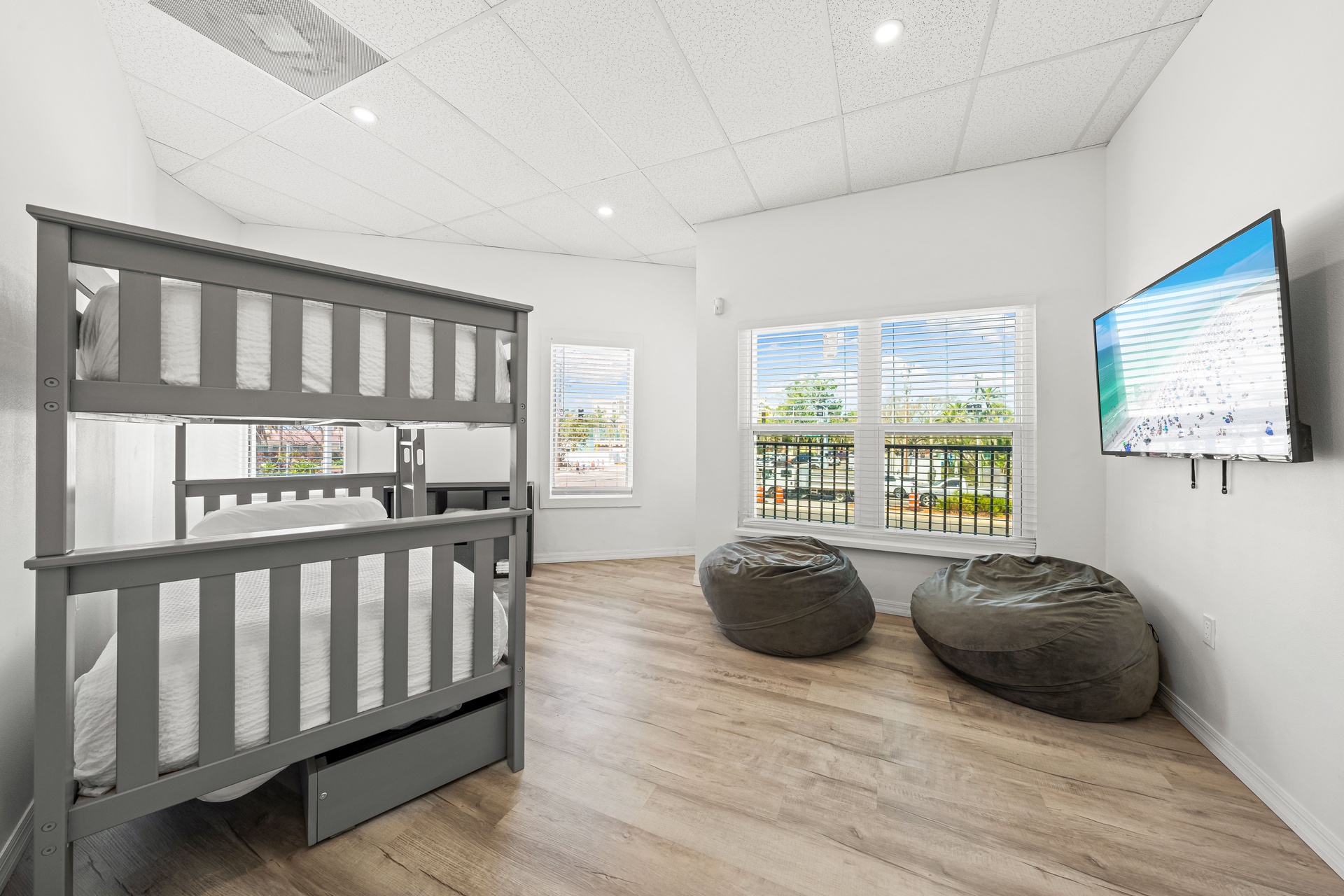 Mallory Squared- Unit A | Photo 15