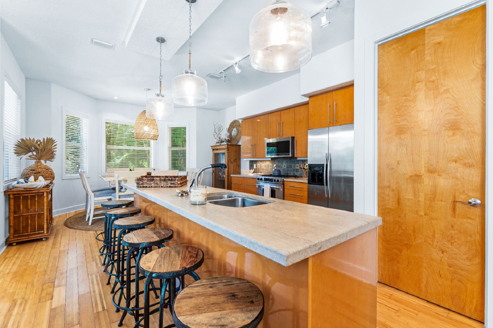 Off the Hook | Photo 9