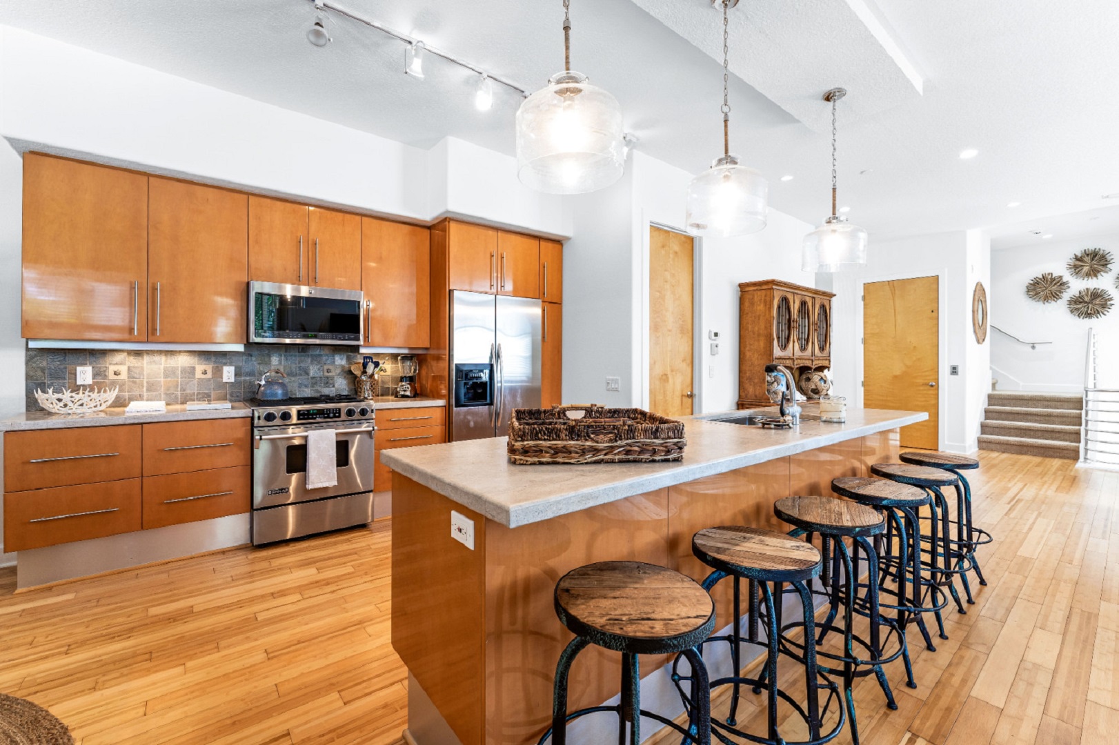 Off the Hook | Photo 11