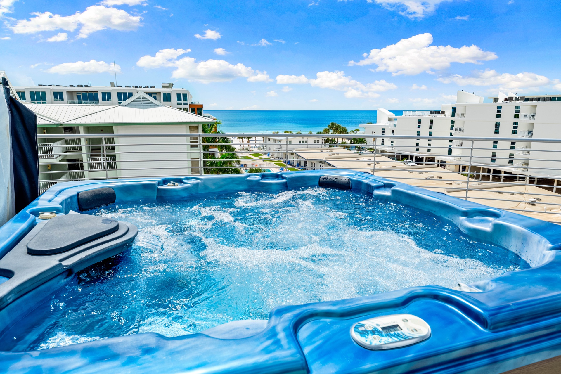 Beach House Residence - Penthouse | Photo 10