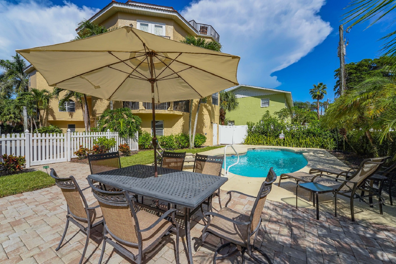 Off the Hook | Photo 40