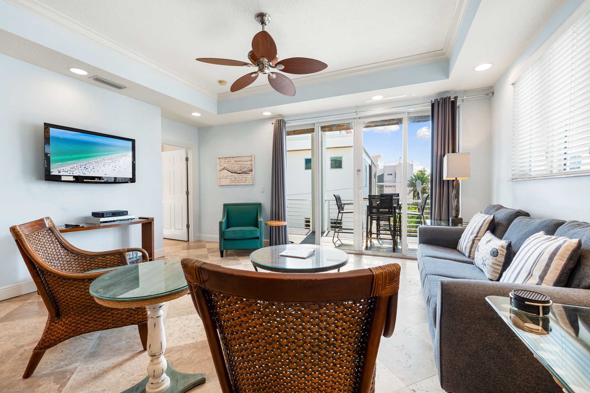 A Somewhere is Here - Changes in Latitude | Photo 6