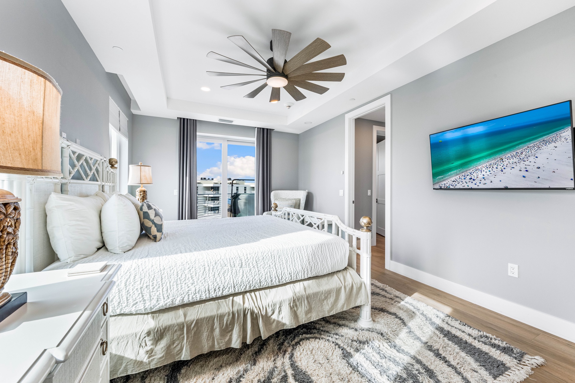 Beach House Residence - Penthouse | Photo 32