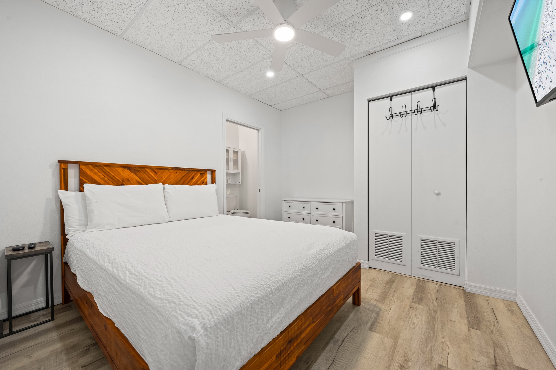 Mallory Squared- Unit A | Photo 8