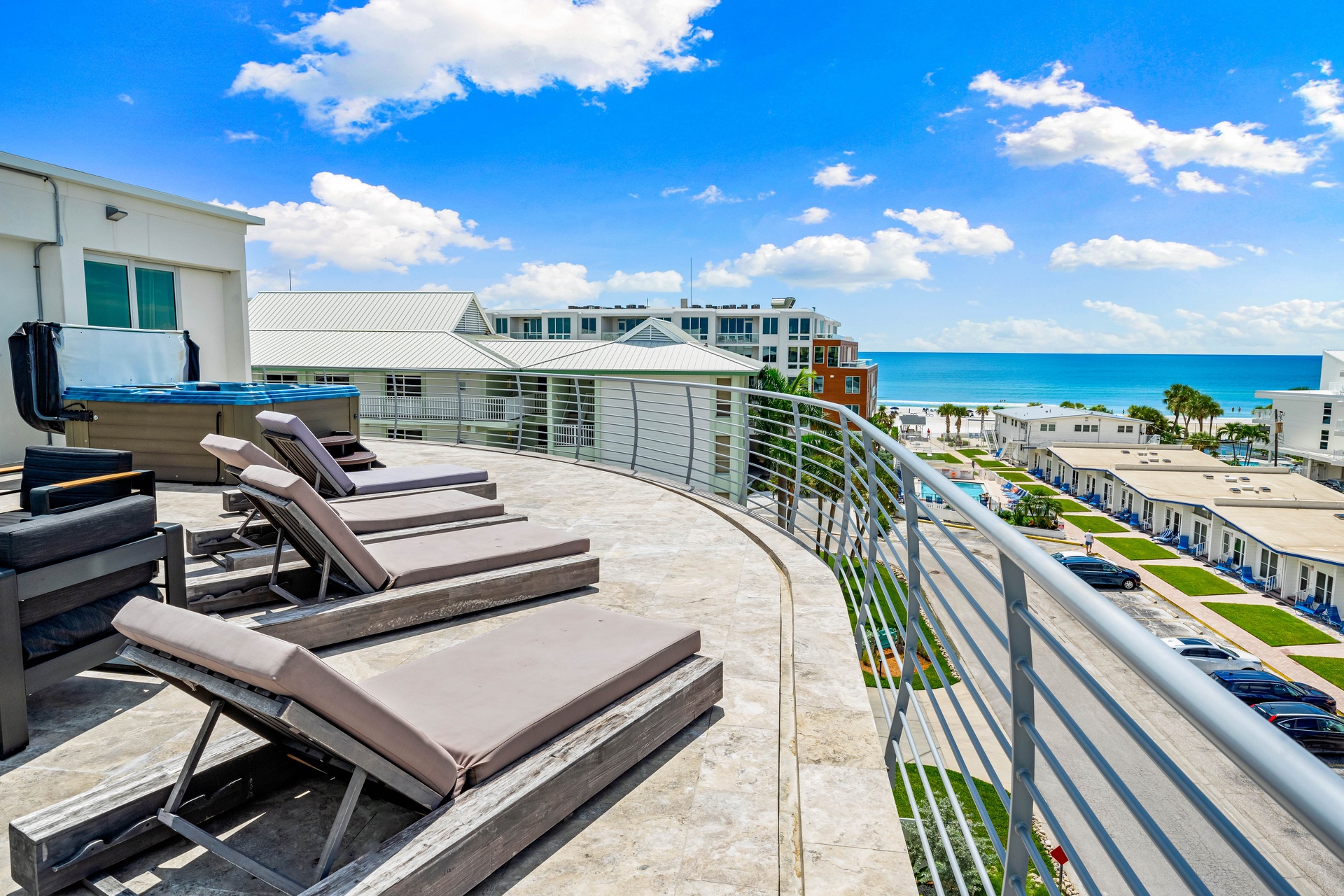 Beach House Residence - Penthouse | Photo 9