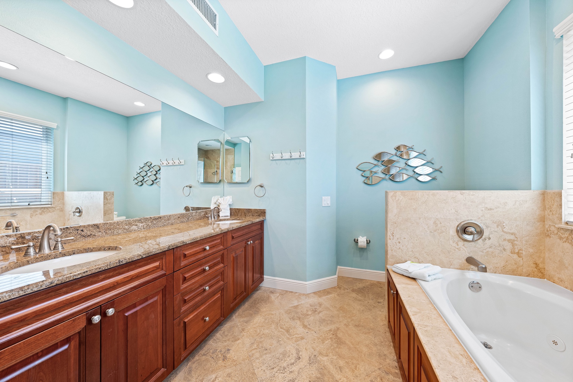 A Somewhere is Here - Changes in Latitude | Photo 25