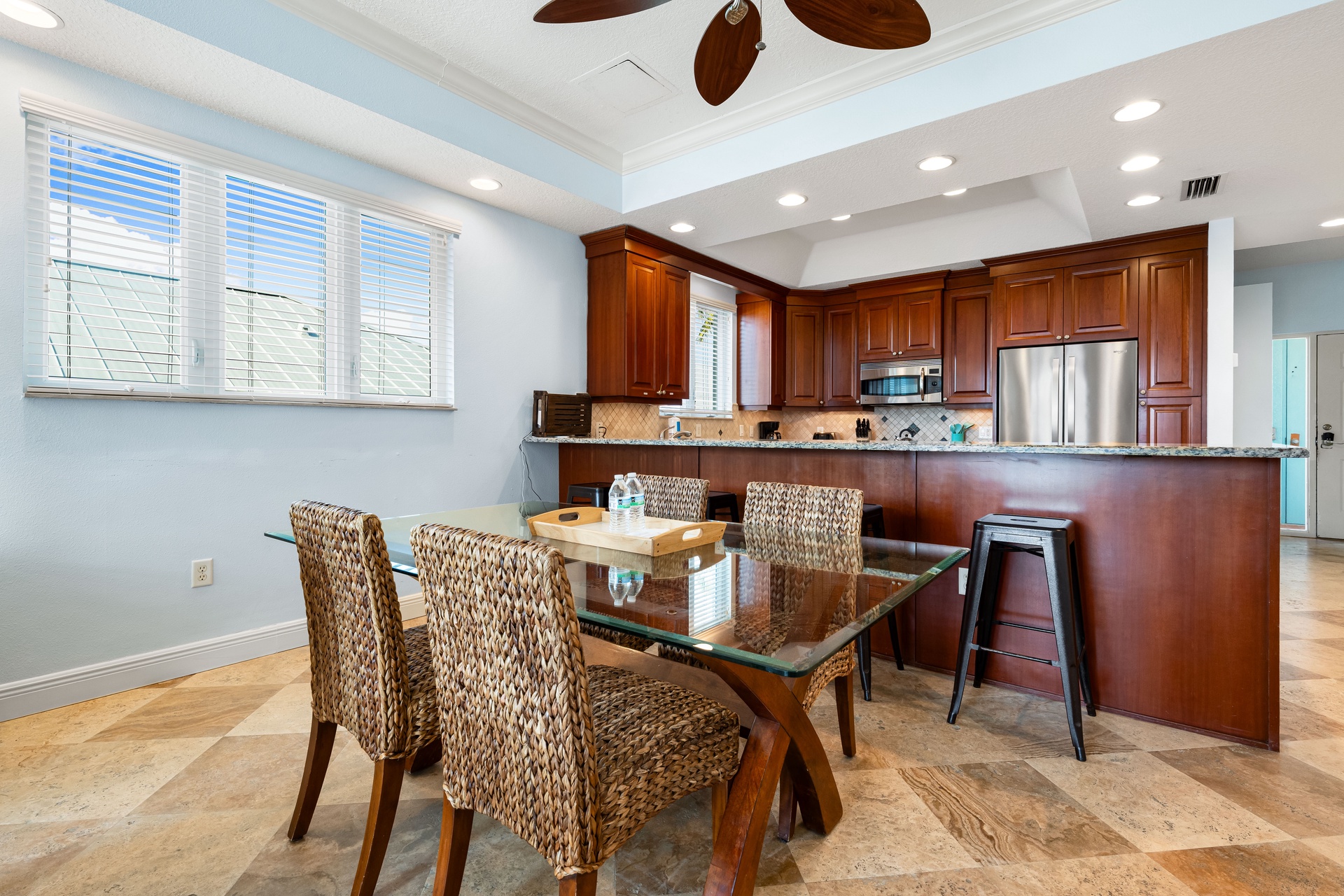 A Somewhere is Here - Changes in Latitude | Photo 4