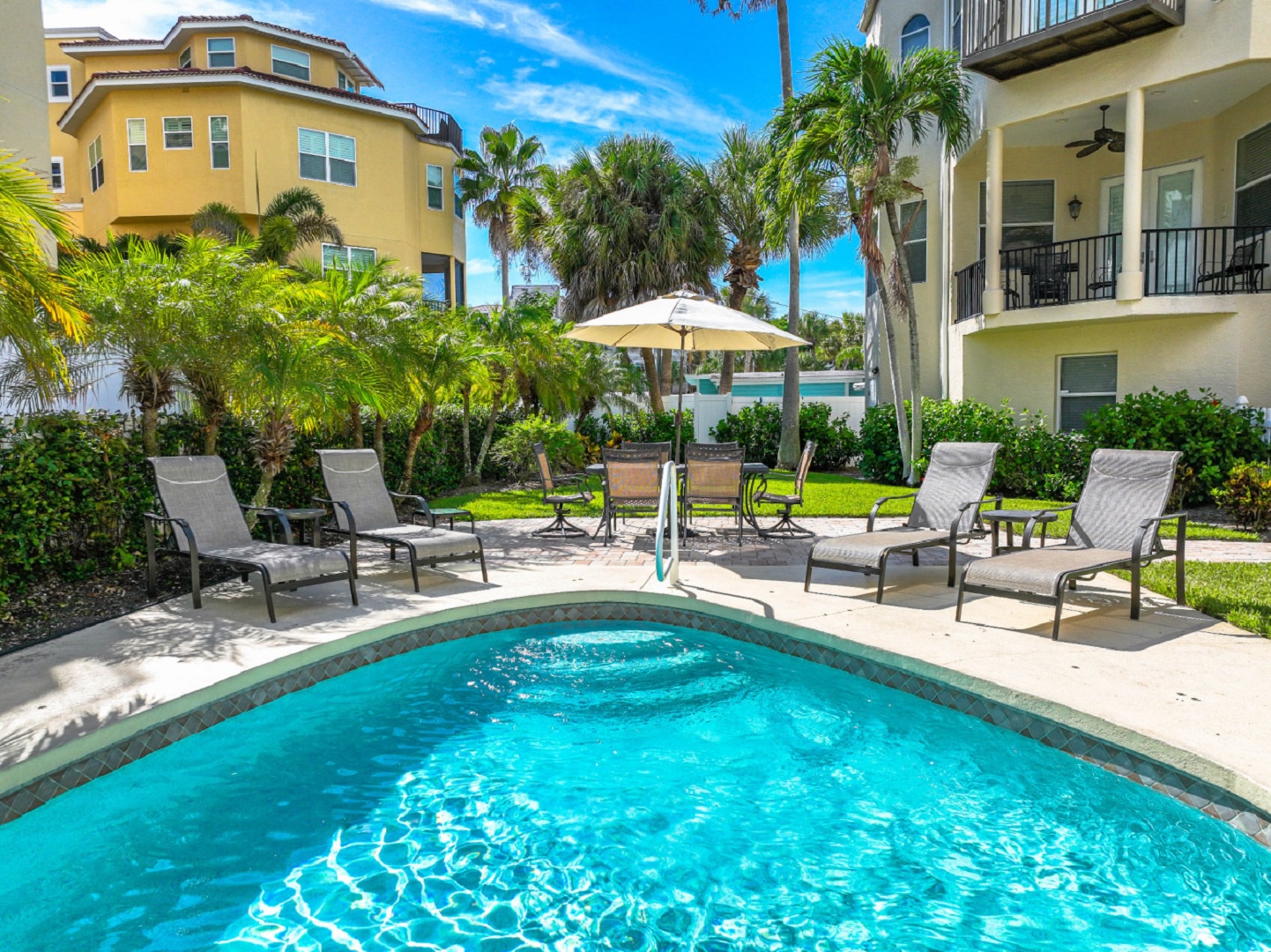 Off the Hook | Photo 1