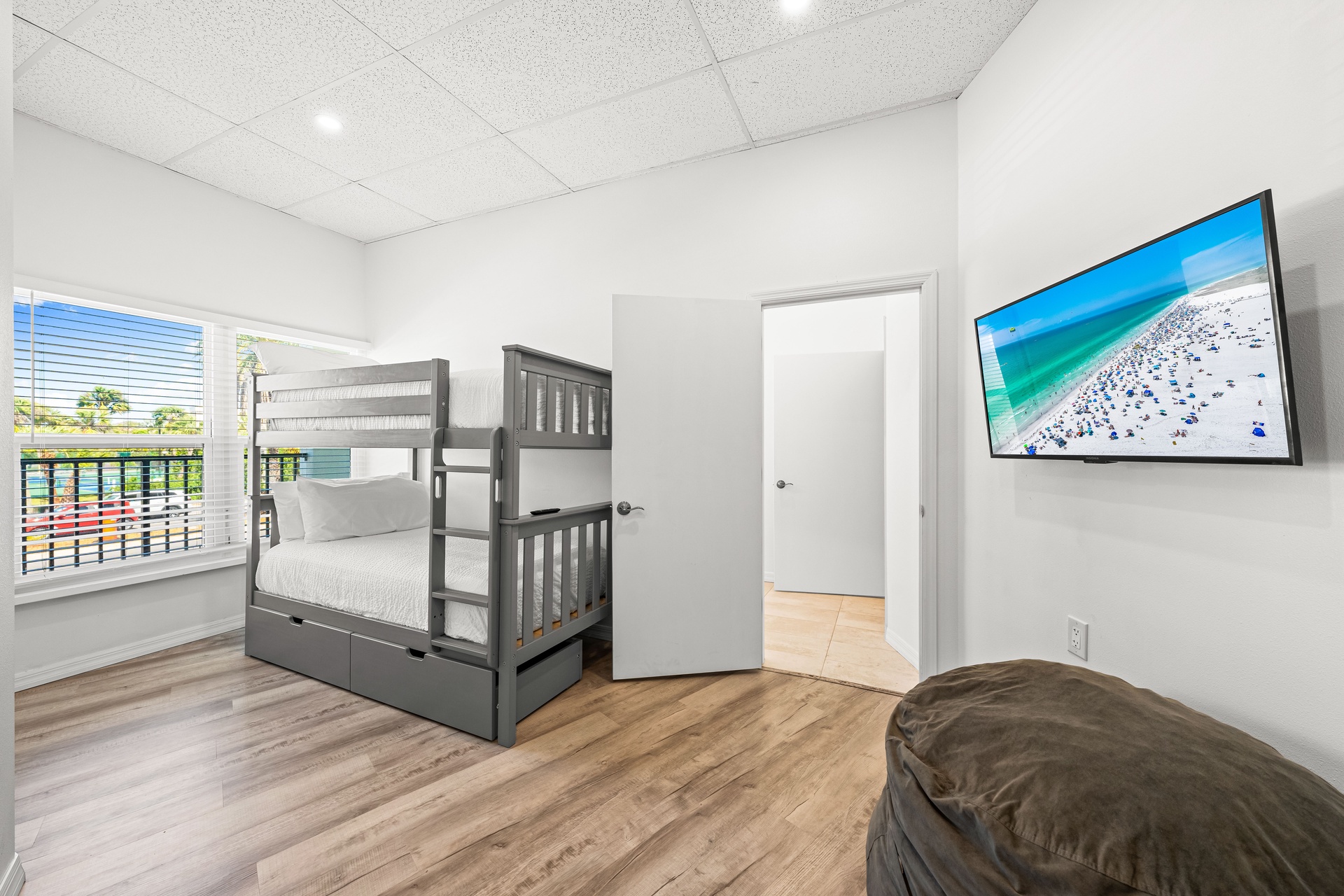 Mallory Squared- Unit B | Photo 15