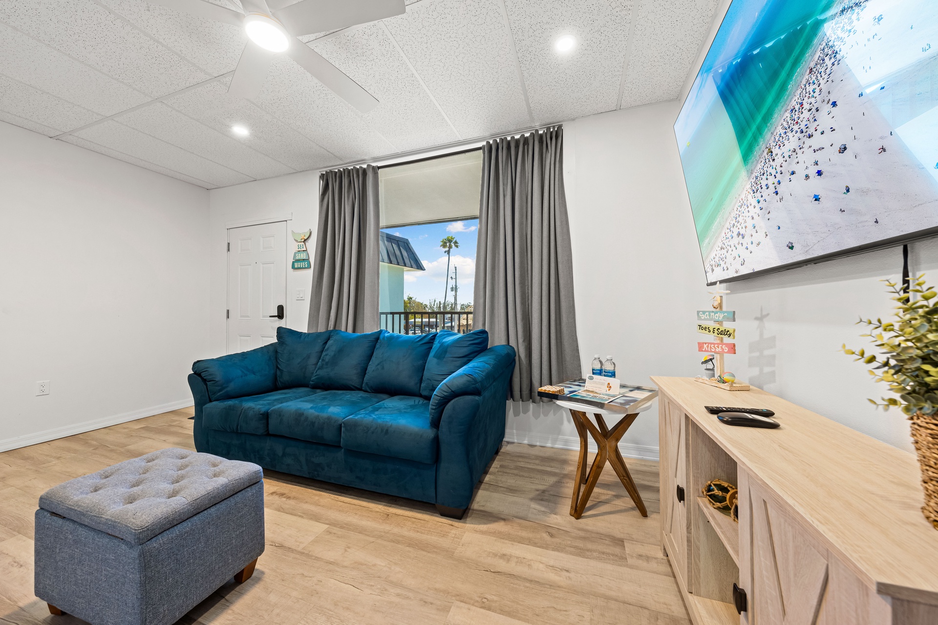 Mallory Squared- Unit A | Photo 3