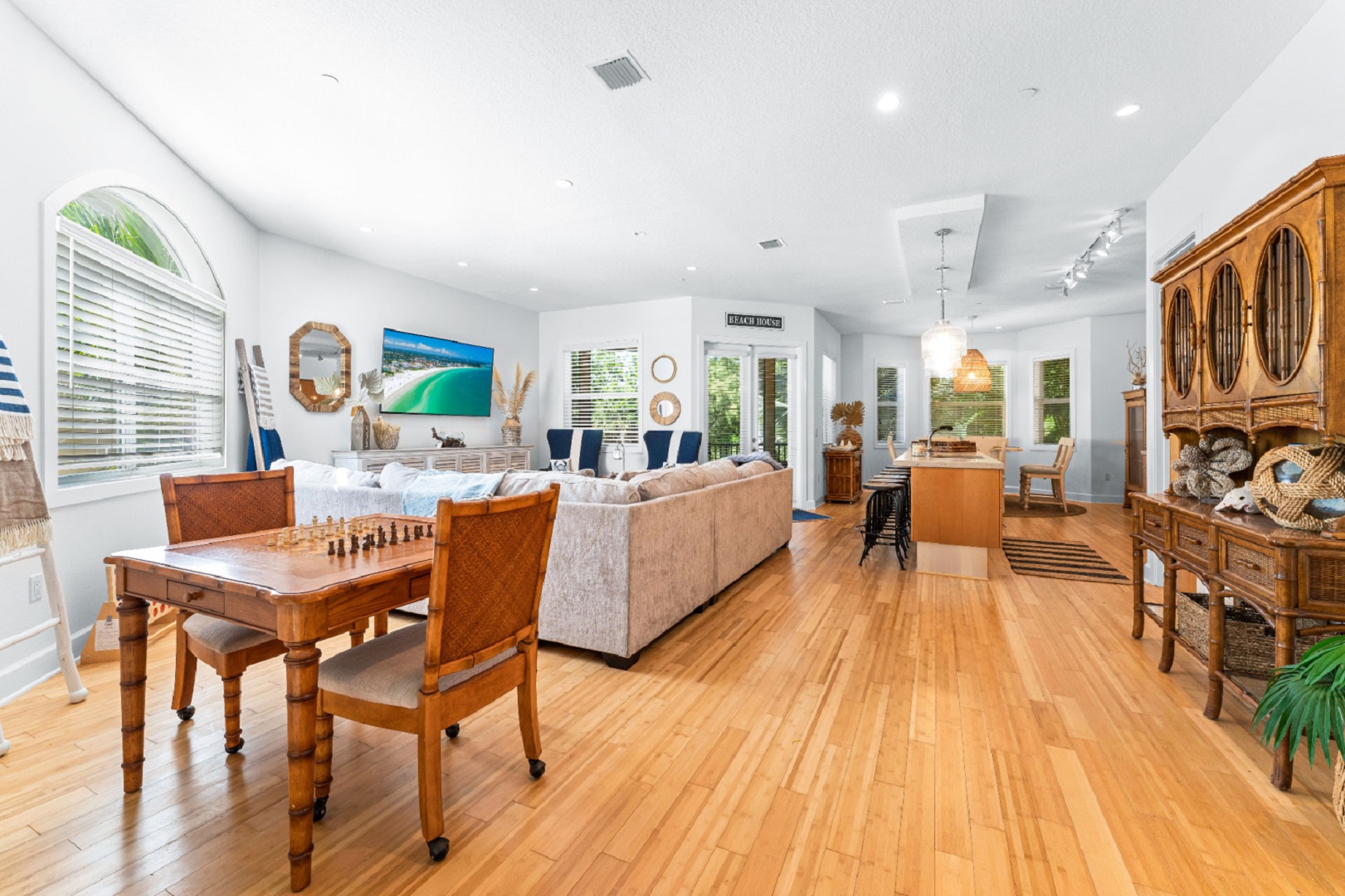 Off the Hook | Photo 15