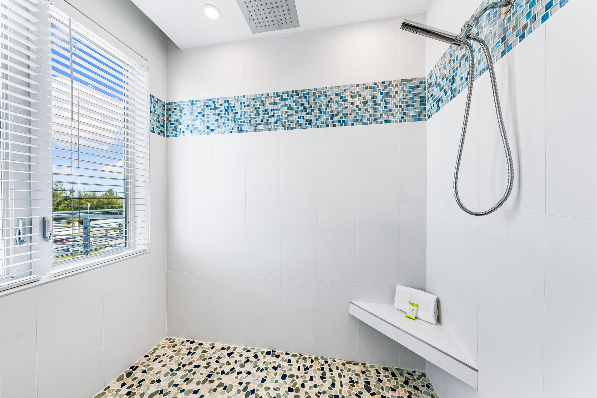 Beach House Residence - Penthouse | Photo 30